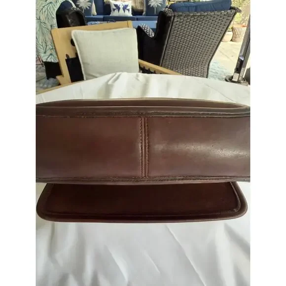 Vtg Coach USA Brown Leather Flap Crossbody Bag Minimalist Courier Style D2S-06H - Picture 4 of 8